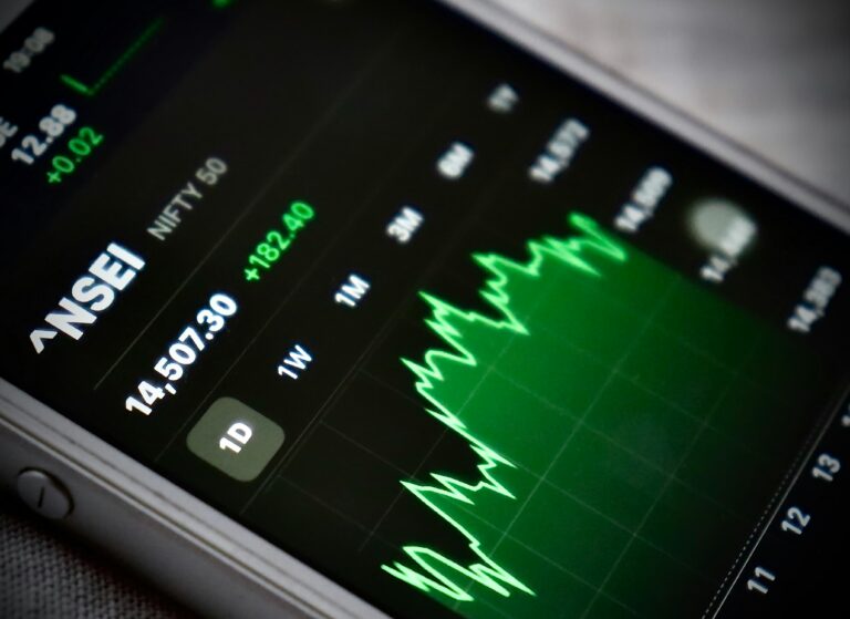 trading app smartphone